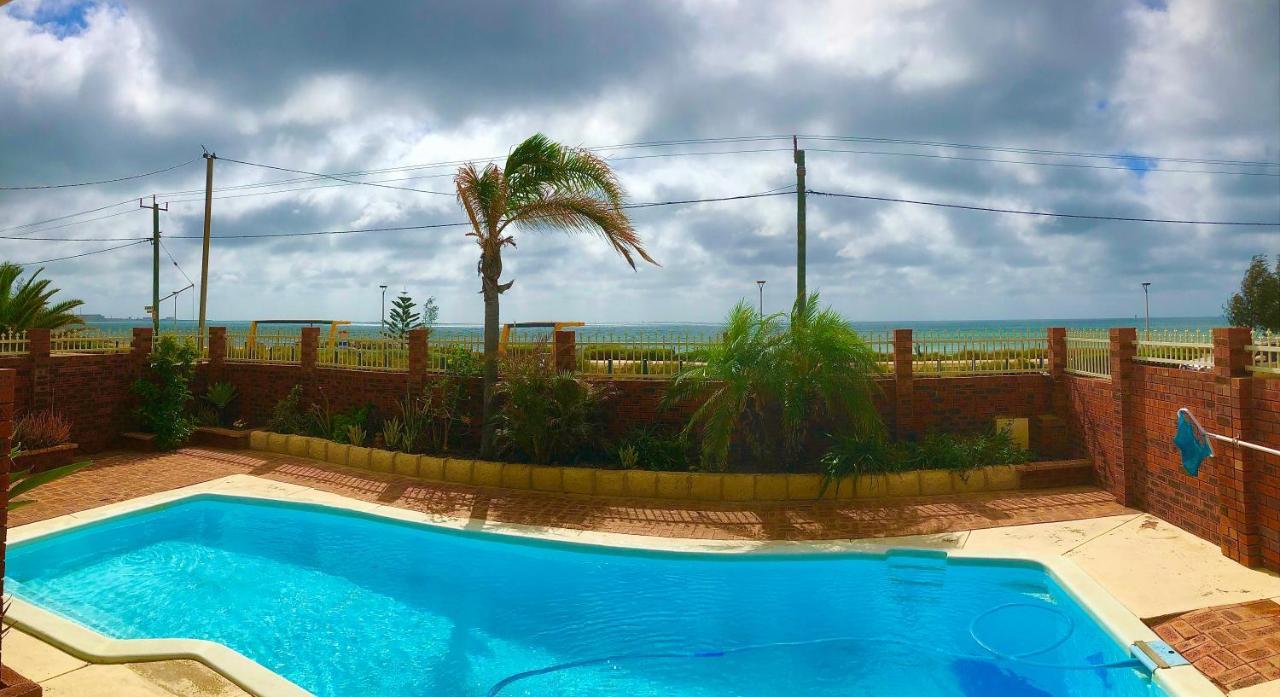 Beach House Opposite Ocean 4 Bed 2 Bathroom With Pool Geraldton Exterior photo